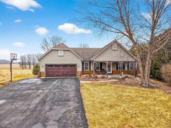 N177 Summer Hill Ct, Watertown, WI 53098
