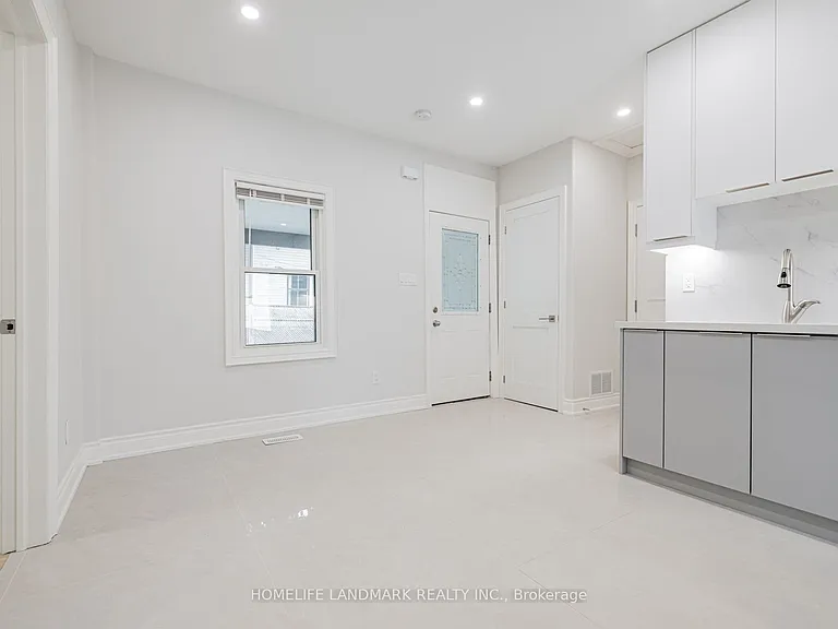 41 Arnold Cres #2 — Photo 9
