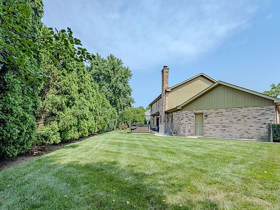 2nd image of 208 E Brett Ct