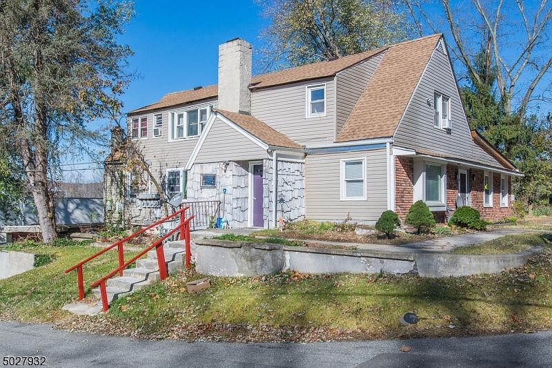 1st image of 162 Main St