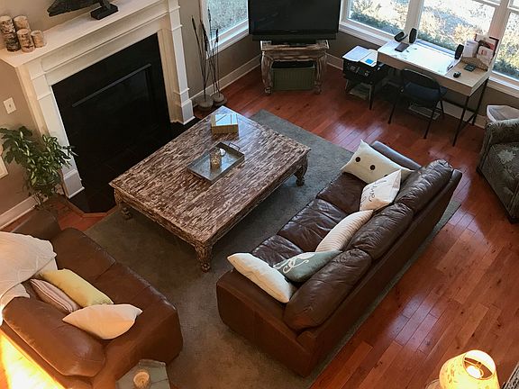 Family Rm w/Vaulted Ceiling