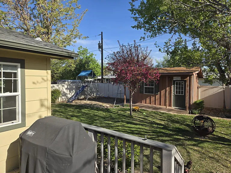 1320 E Main St — Photo 12