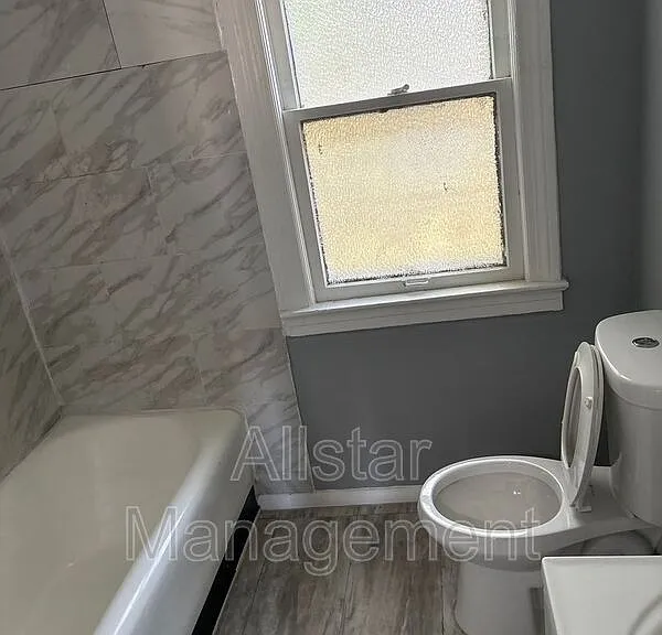 3255 E 139th St #UP — Photo 5