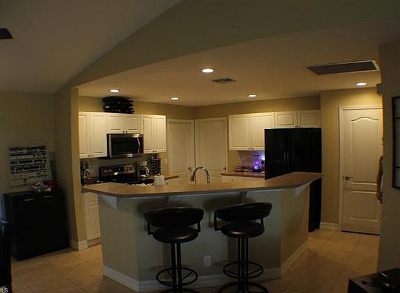 4th image of 700 NE 16th Ter