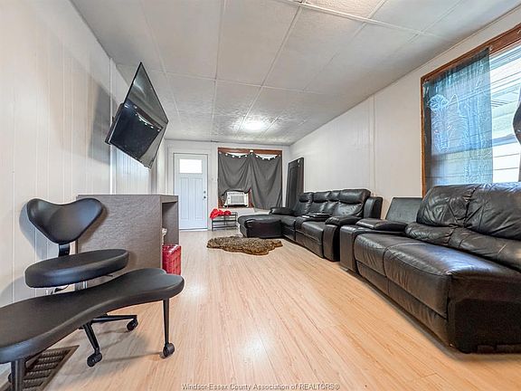 4th image of 1037 Howard Ave