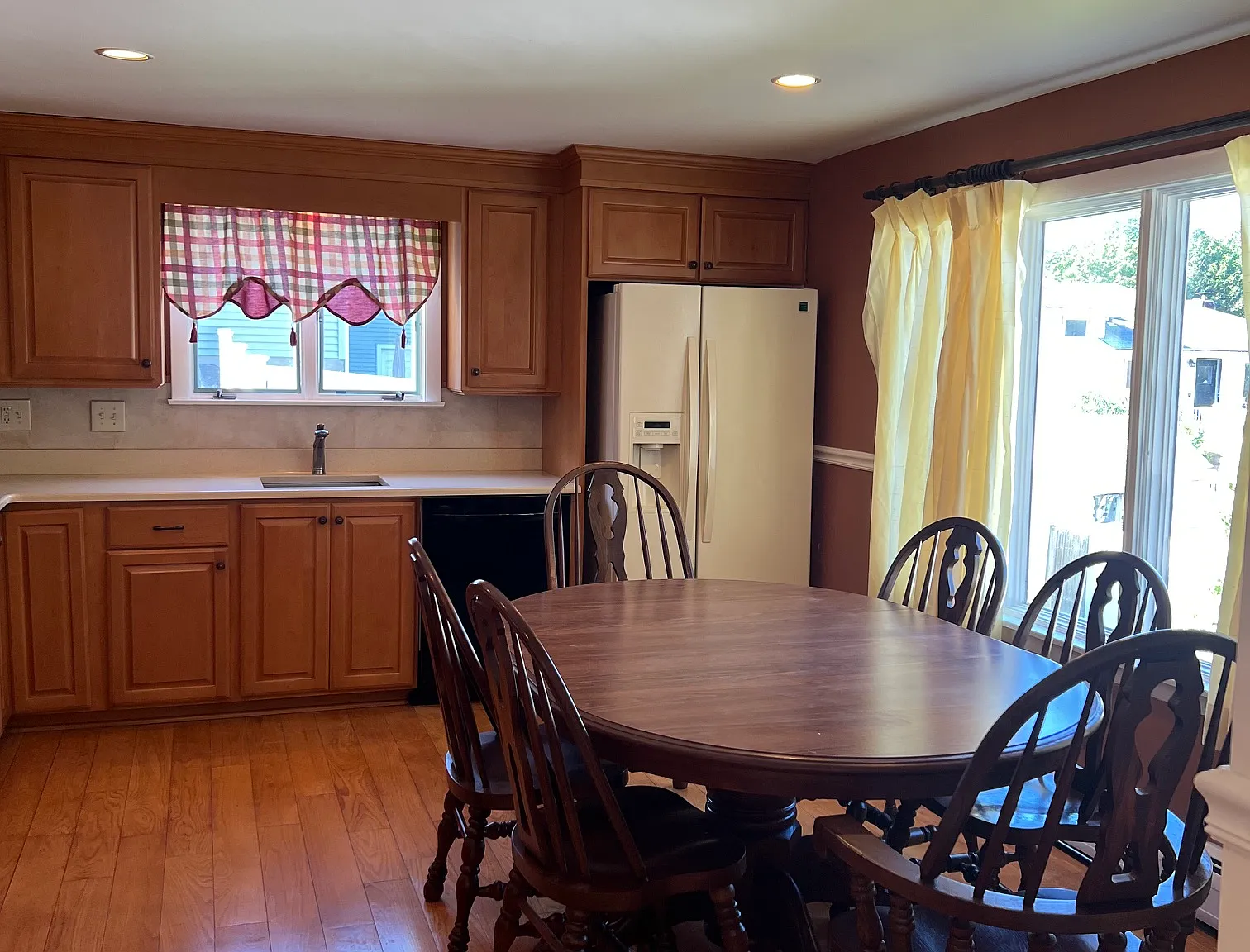 4 bed, 1.5 bath, 1548 sqft, $4,000 — Photo 4