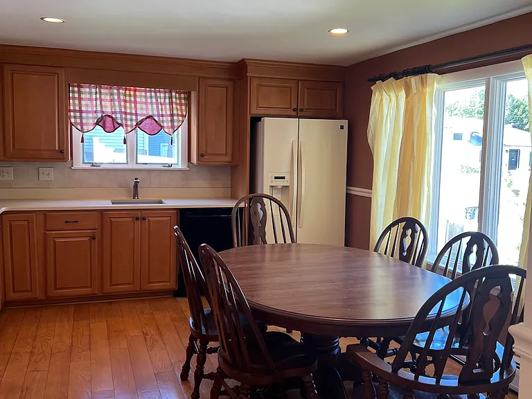 321 Washington St — Photo 4