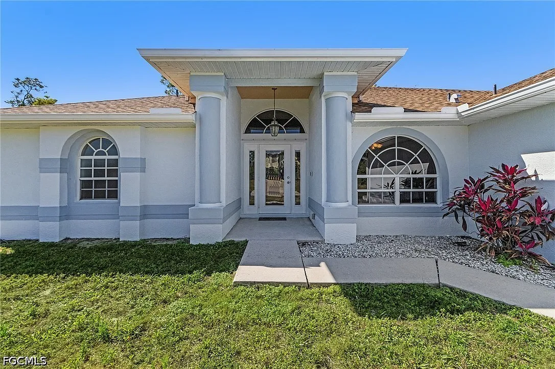 4 bed, 3.0 bath, 2130 sqft, $3,200 — Photo 2