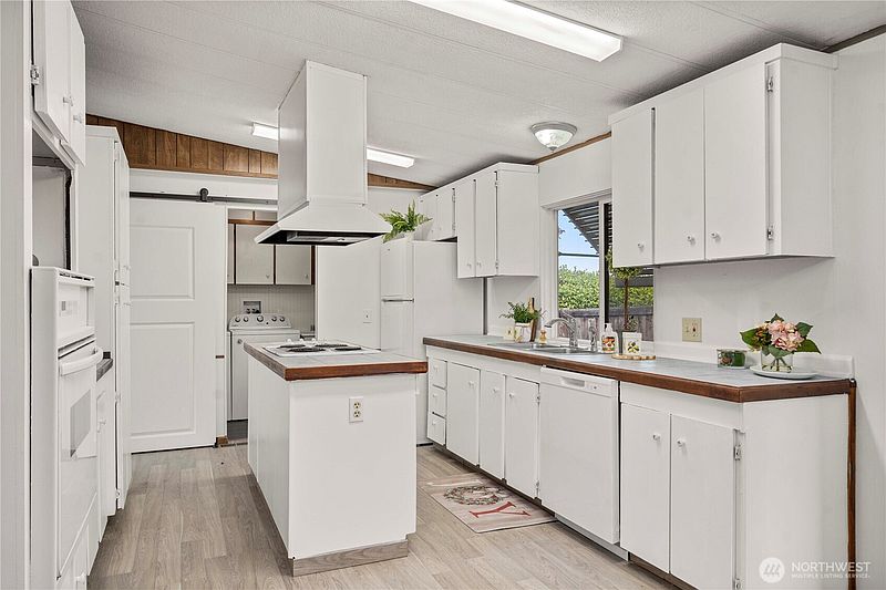 4th image of 2500 Alder Street #22