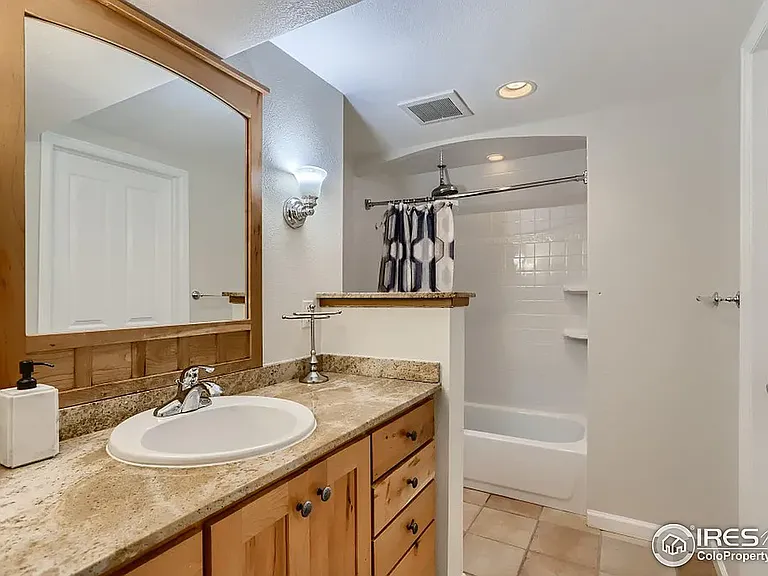 1310 Claremont Dr — Photo 20