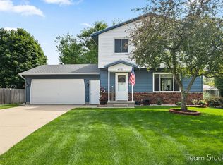 4776 Millhaven Dr SE, Kentwood, MI 49548
