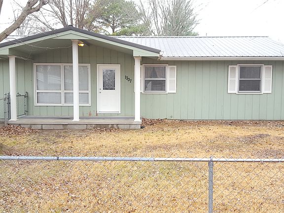 Fenced Yard 