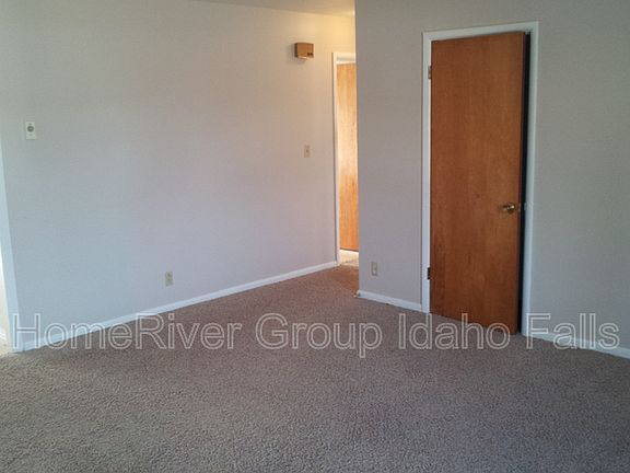 3rd image of 1080 Garfield St #5