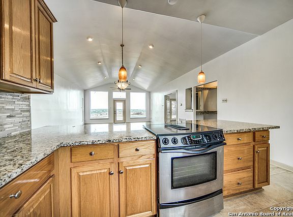 4th image of 1120 Flagstone Dr