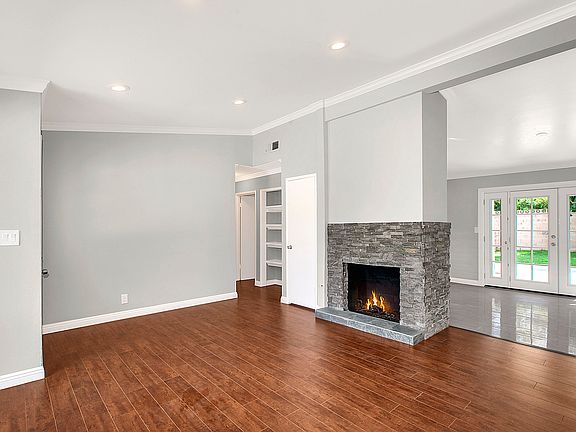 5th image of 22856 Wyandotte St