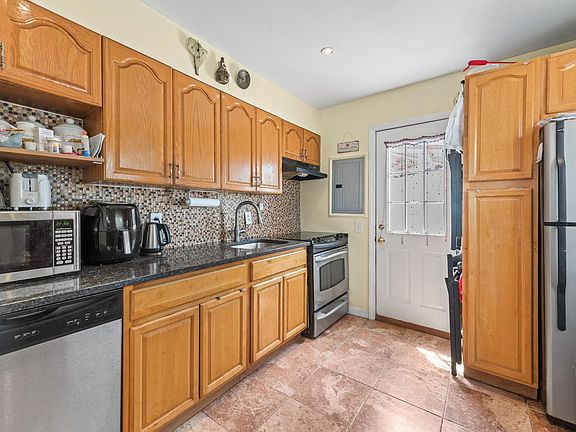 4th image of 18 Crag Ln