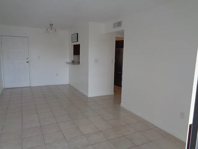 2 bed, 870 sqft, $2,000 — Photo 2