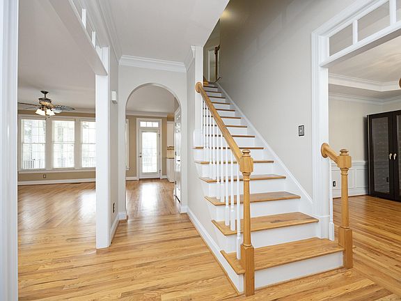 4th image of 520 Highgrove Dr