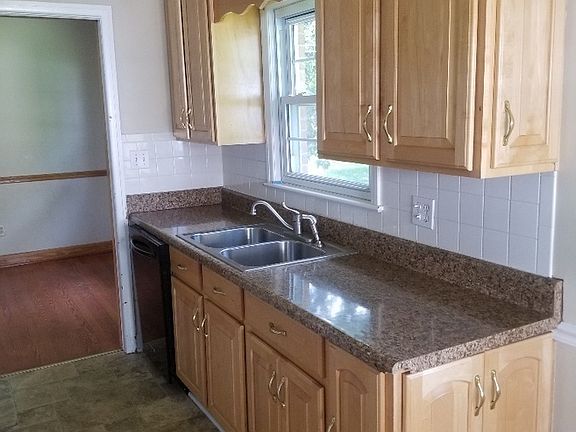3rd image of 4433 Fontaine Dr