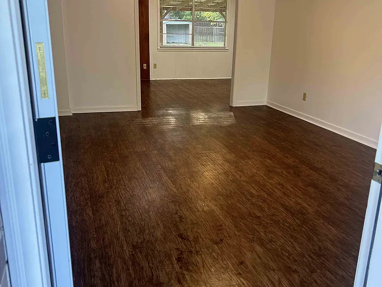 2513 Redbud St — Photo 2