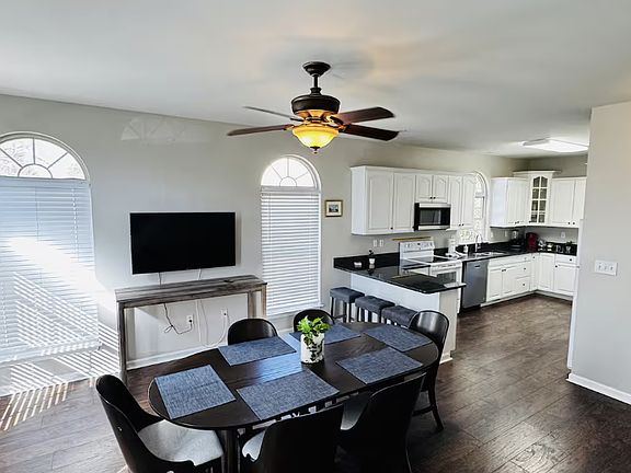 3rd image of 598 Coquina Ave #1