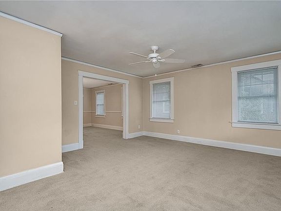 5th image of 932 Gates Ave #1