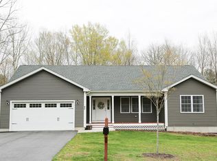 27 Excalibur Dr, Richmond, RI 02892