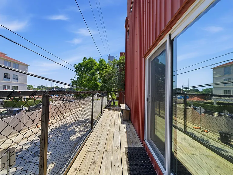 913 Saulnier St — Photo 22