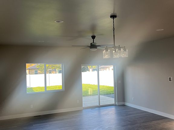 3rd image of 627 Joyce St