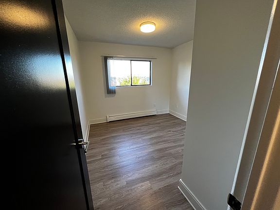 5th image of 222 Rosehill St #1-Bedroom