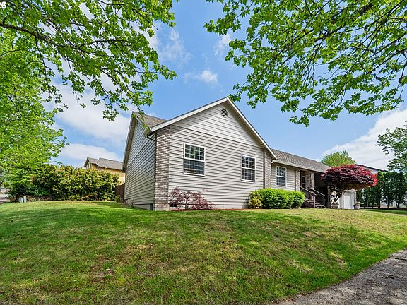 2nd image of 4905 SE Woodland Dr