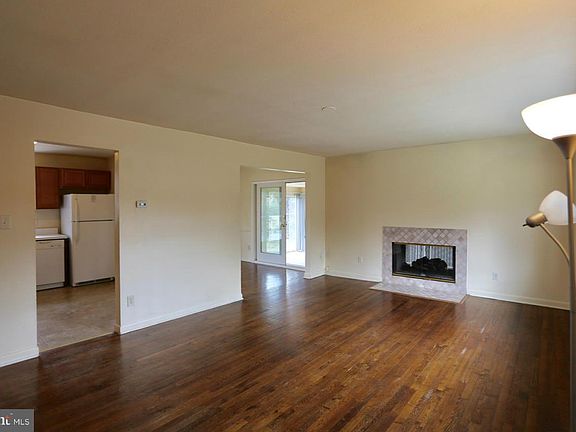 3rd image of 10400 Kenmore Dr