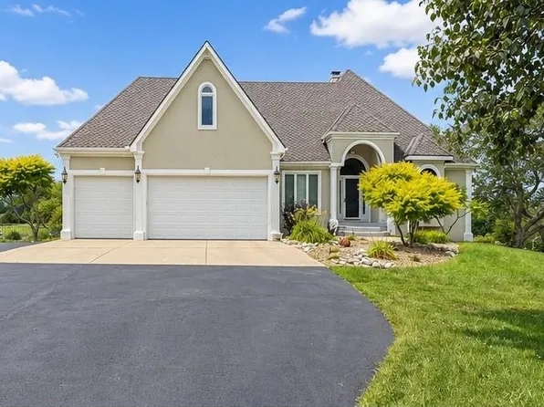 1328 E Walnut St, Raymore, MO 64083