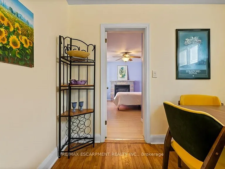 19 Columbia St — Photo 14