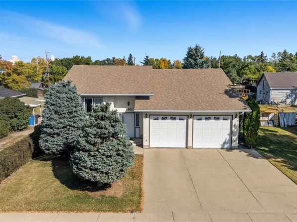 109 1st AVENUE E, Gravelbourg, SK S0H 1X0
