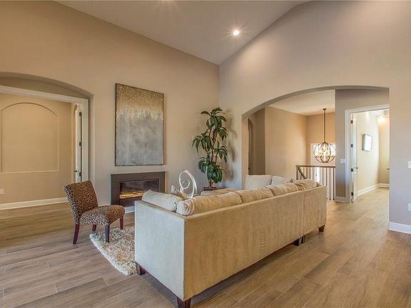 3rd image of 14 Bayfront Ct S
