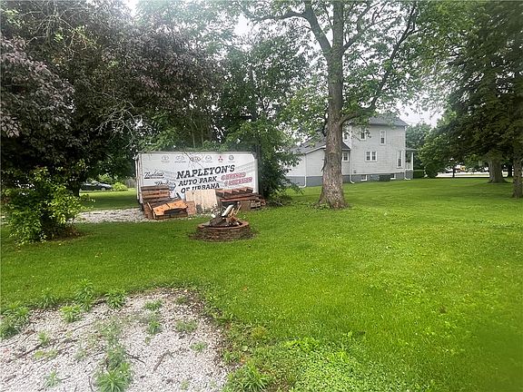 4th image of 309 E Maple St