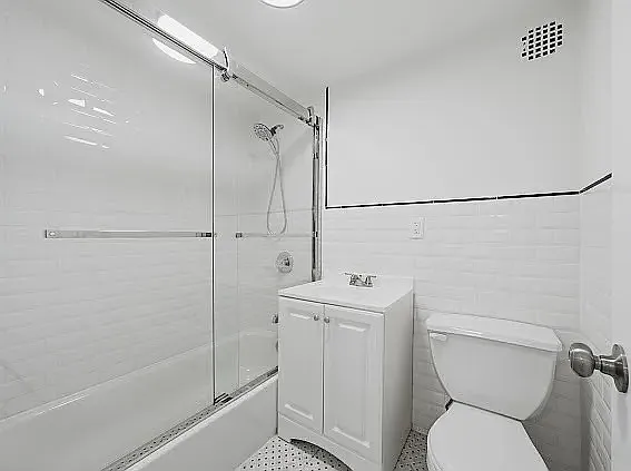300 E 96th St #2D — Photo 8