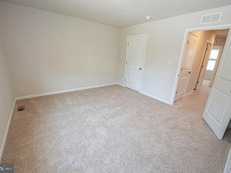 130 Willowtree Ln — Photo 48