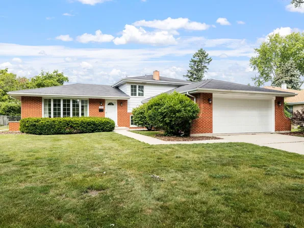 8S184 Hudson St, Darien, IL 60561