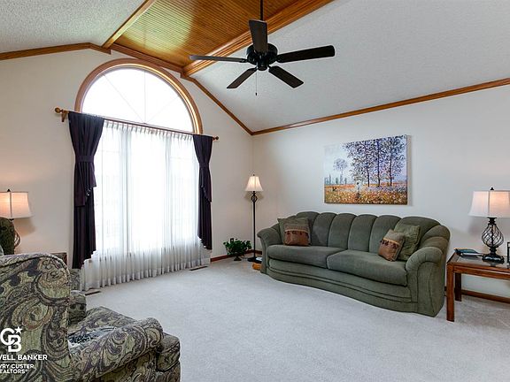 4th image of 121 Arapahoe Ct
