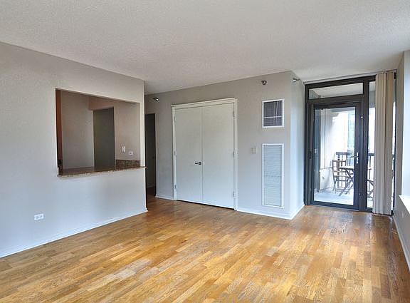 3rd image of 400 N La Salle Dr APT 1307