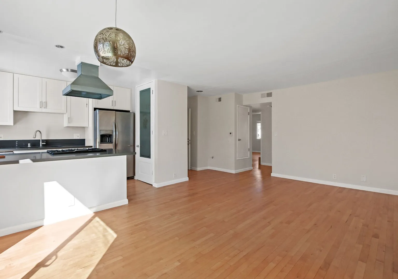 1133 16th St in Santa Monica - North of Wilshire Blvd! — Photo 3
