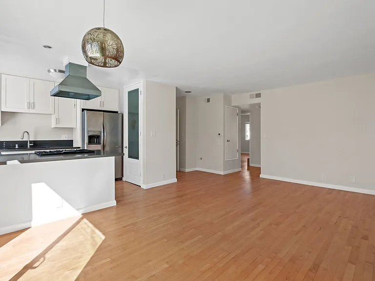 1133 16th St in Santa Monica - North of Wilshire Blvd! — Photo 3