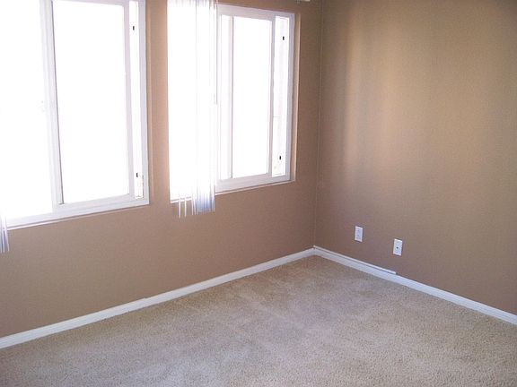 5th image of 3030 Suncrest Dr #Upstairs