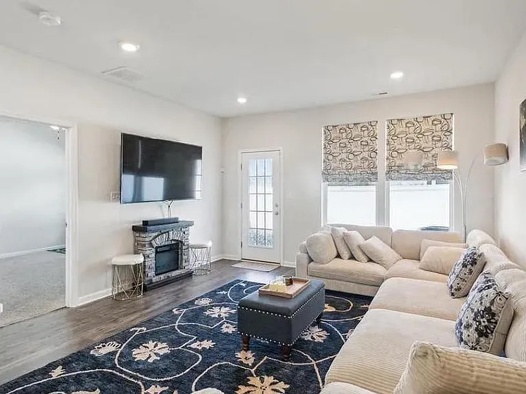 5 Roberta Way — Photo 4