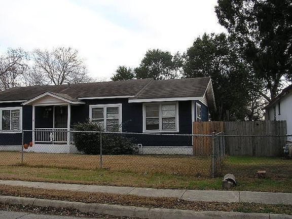 2nd image of 812 Bernard Dr