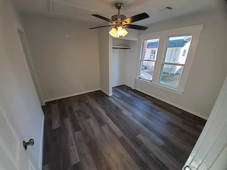 7307 Avenue H — Photo 10