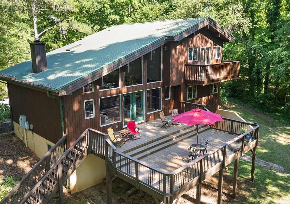 1st image of 199 Lakeside Dr