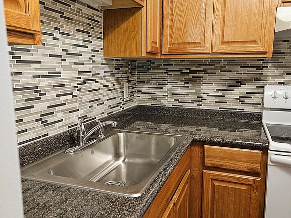 2nd image of 286 Robert Dr APT 3